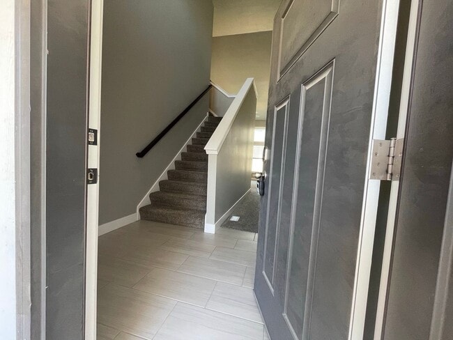 Building Photo - Move-In Ready Home in the Heart of Sandy