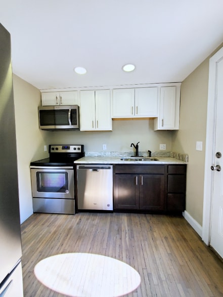 Building Photo - 90 E 8th Ave