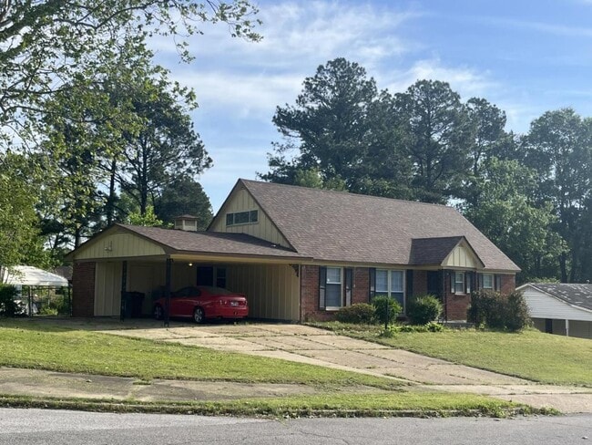 Building Photo - 2870 Dumbarton Oaks Dr