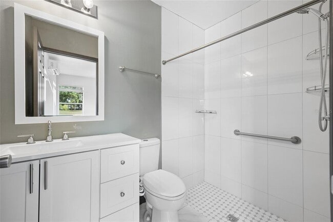 Building Photo - 6036 Dogwood Dr