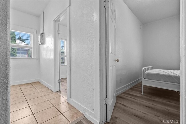 Building Photo - 166 E 36th Pl