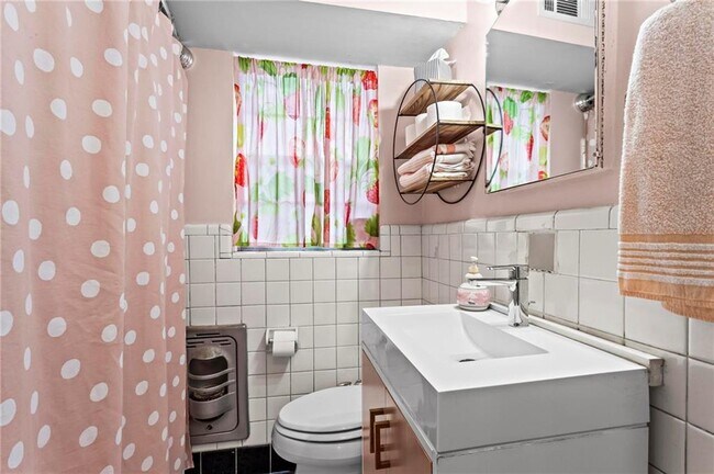 Building Photo - 2250 Cheshire Bridge Rd NE