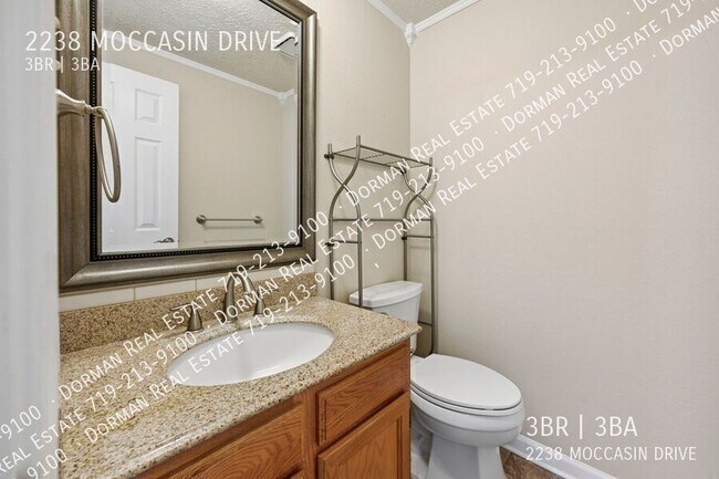 Building Photo - 2238 Moccassin Dr