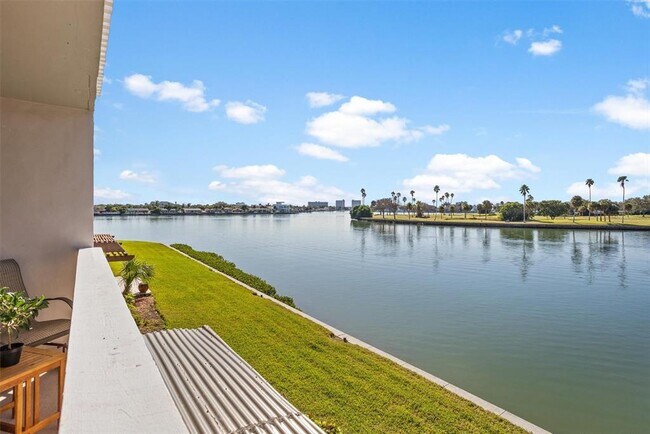 Building Photo - 450 Treasure Island Causeway