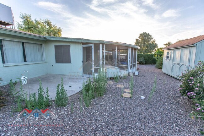 Building Photo - 5706 E Des Moines St