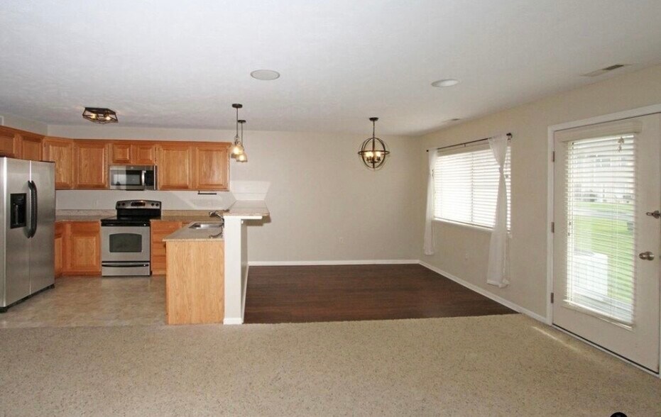 Building Photo - 6028 Glenbrook Ln