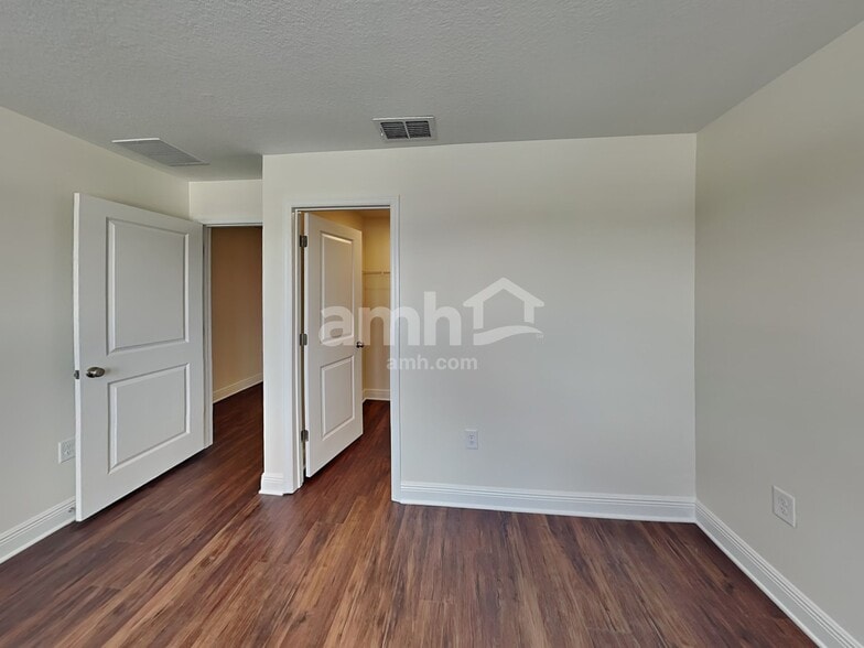 Building Photo - 14617 Cedar Ml Dr