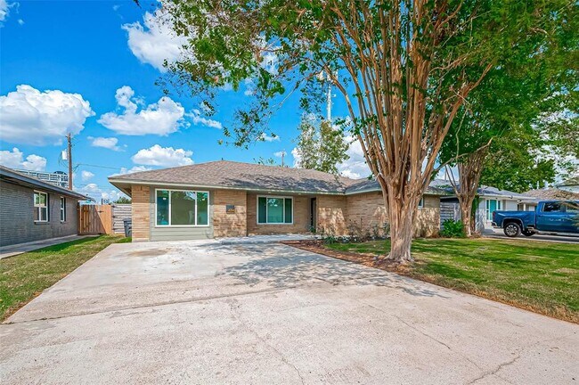 Building Photo - 2214 Nina Lee Ln