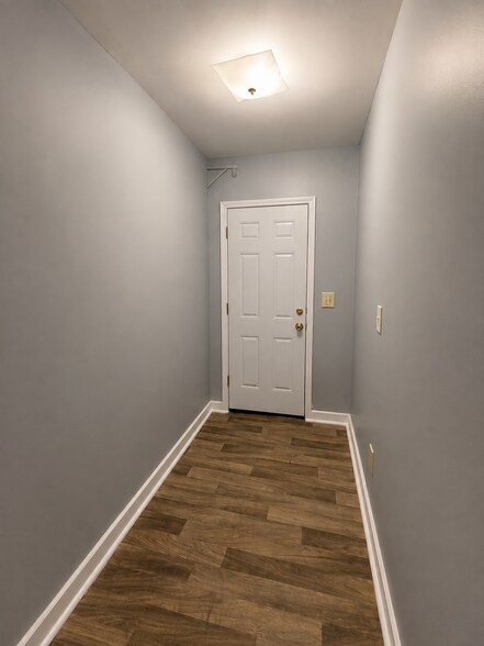 Building Photo - 460 5th Ave