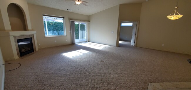 Building Photo - 9616 Vincenzo Dr