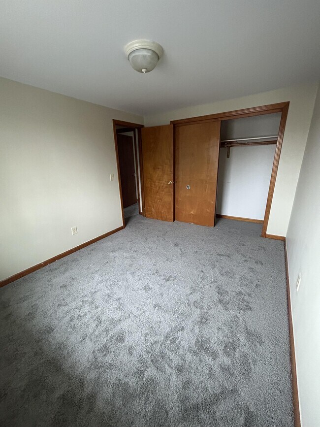 Building Photo - 34 Oakridge Dr