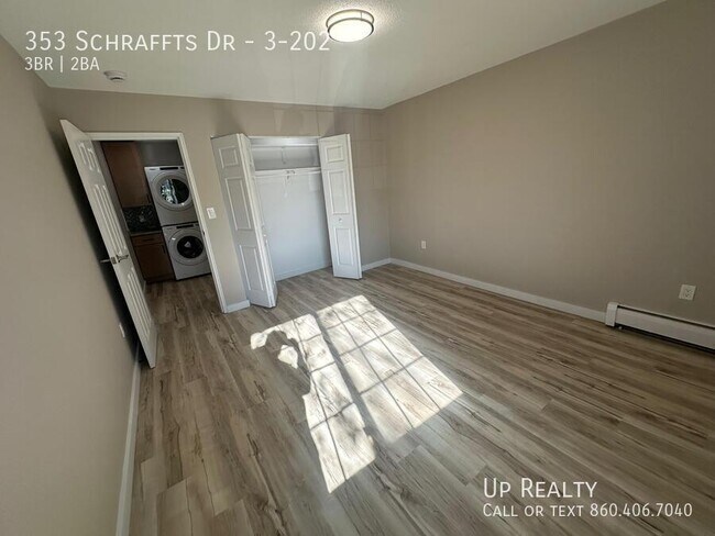 Building Photo - 353 Schraffts Dr