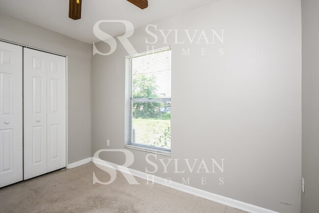 Building Photo - The living is easy in this 3 bedroom, 1 bathroom home