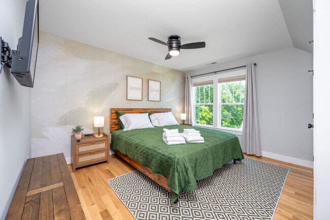 Building Photo - 2019 James St