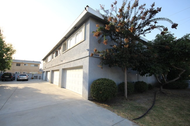 Building Photo - 12429 Benedict Ave