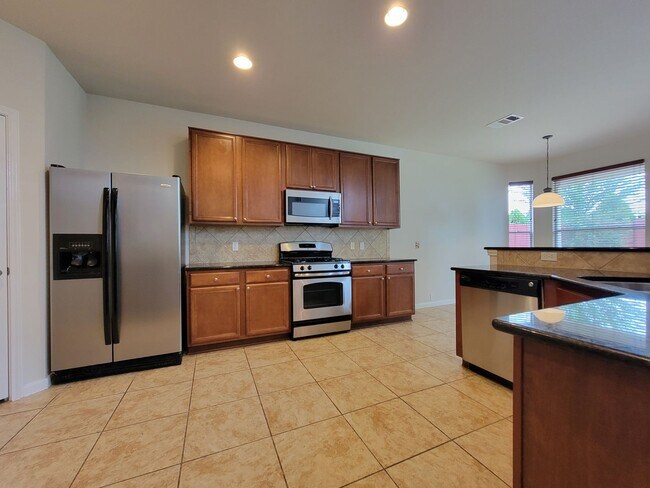 Building Photo - Charming & Spacious 4/BR 3/BR Home – Pet F...