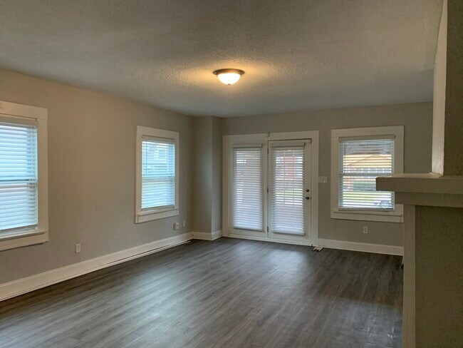 Building Photo - Nice Duplex off 38th & Carrollton