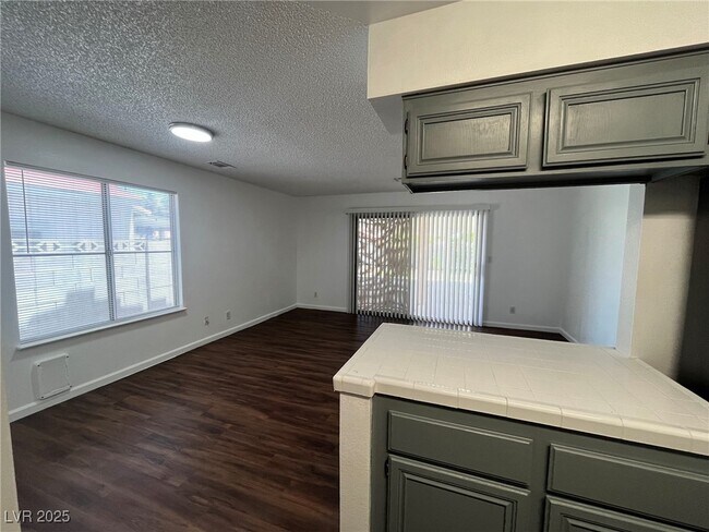 Building Photo - 2908 Gentilly Ln