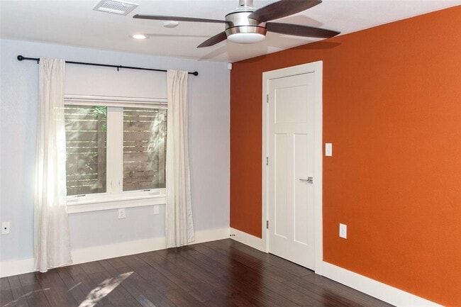 Building Photo - 903 Herndon Ln