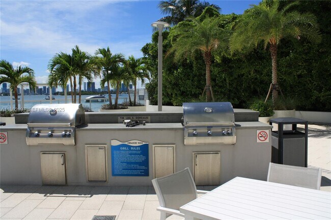 Building Photo - 1035 West Ave