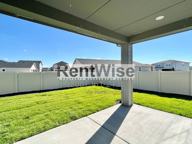 Building Photo - 5925 W Sprig Dr