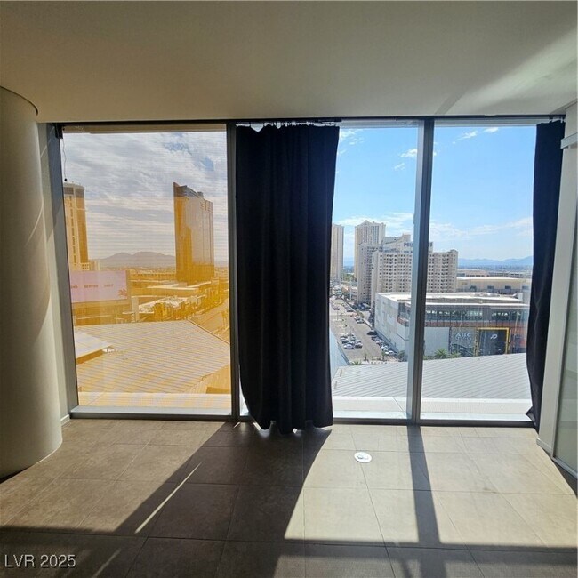 Building Photo - 3722 S Las Vegas Blvd