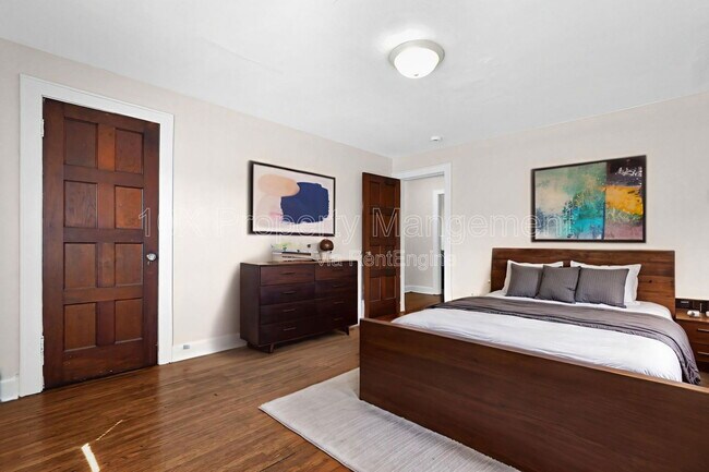 Building Photo - 1656 E Sycamore St