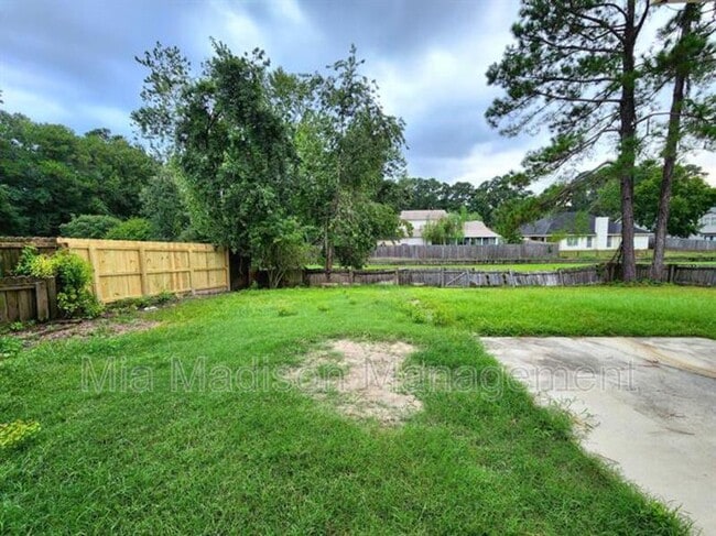 Building Photo - 21 Cobblestone Ct