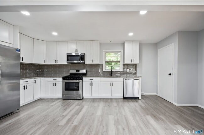 Building Photo - 456 N Walnut St