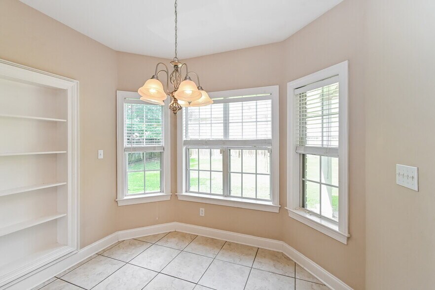 Building Photo - 4869 Rosebrook Cir E