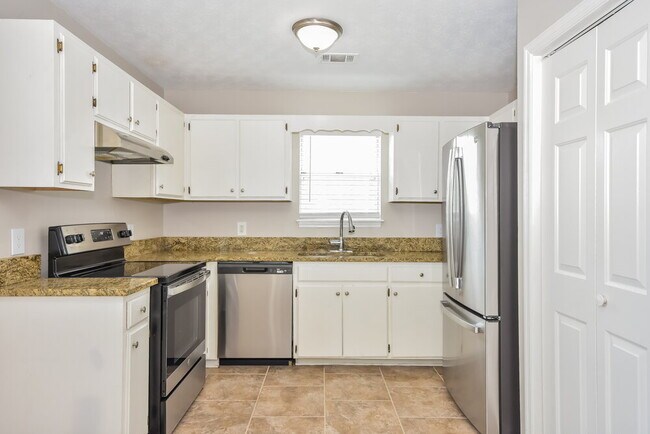 Building Photo - 4104 Pepperwood Dr