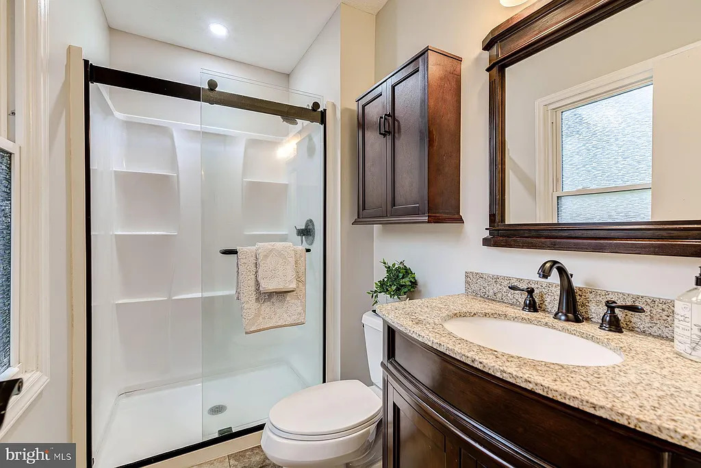 Master Bathroom - 11134 Stonebrook Dr