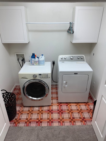 Building Photo - 11 August Ln