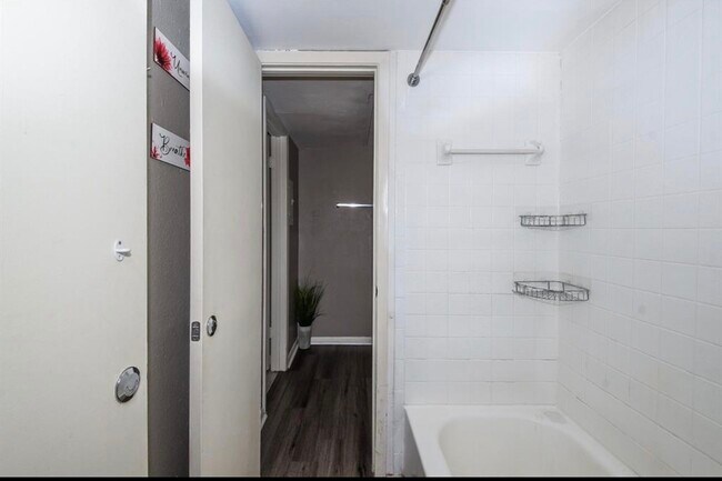 Building Photo - 8529 Hearth Dr