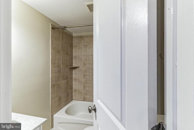 Building Photo - 723 Longfellow St NW