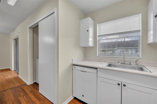 Building Photo - 4124 Pershing Pointe Pl