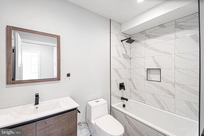 Building Photo - 526 Brown St