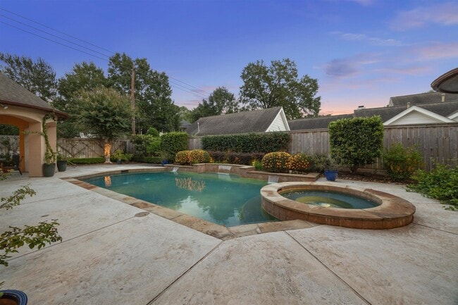 Building Photo - 170 Plantation Rd