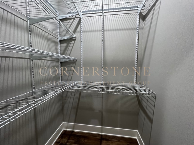 Building Photo - Beautiful 3 bedroom house! $2,250