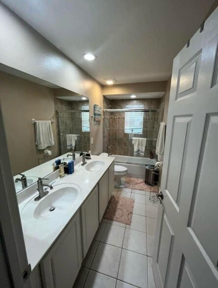 Building Photo - 1744 Amaryllis Cir