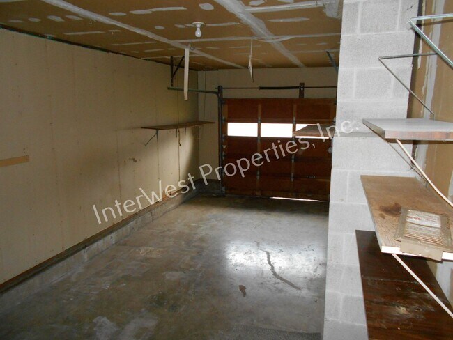 Building Photo - 6627-6627 SW 201st Ct