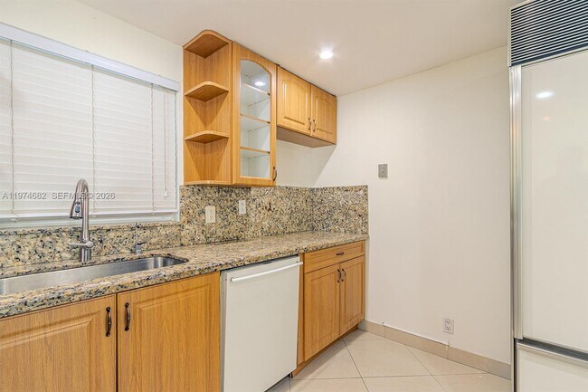 Building Photo - 121 Golden Isles Dr