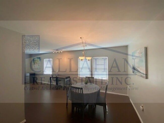 Building Photo - Furnished Long term apartment in Park Hill!!