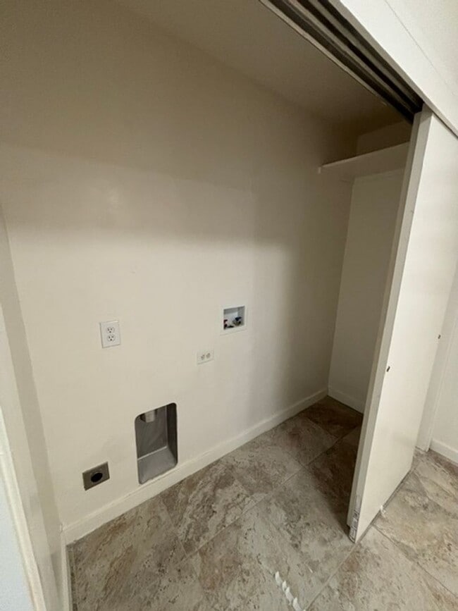 Building Photo - 1249 Sandalwood Dr