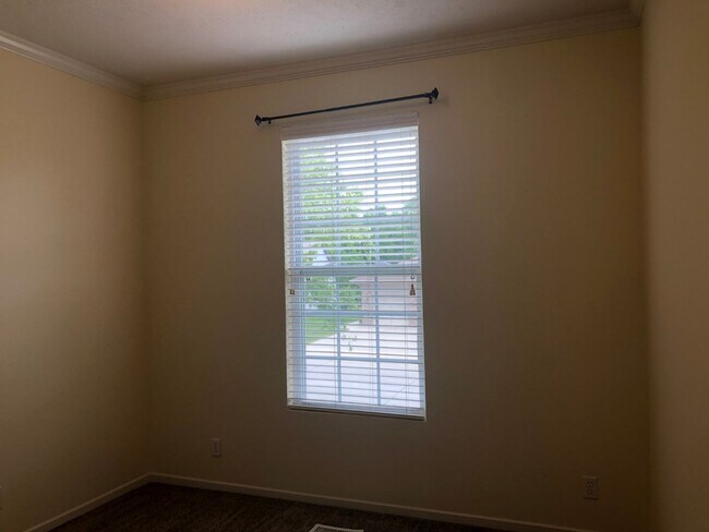 Building Photo - Great Home For Rent in Bellevue!