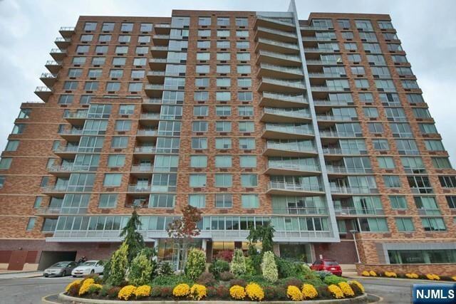 Building Photo - 1111 Hudson Park