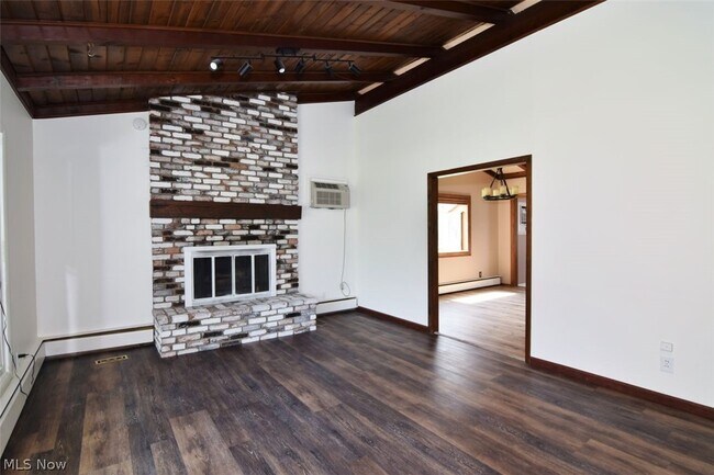 Building Photo - 381 Hickory Hill Rd