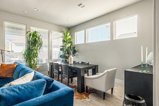 Building Photo - 124 Mendocino Ln