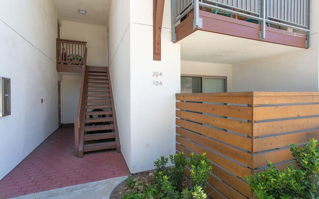 Building Photo - Sleek and Stylish 2 Bedroom Condo in Encin...