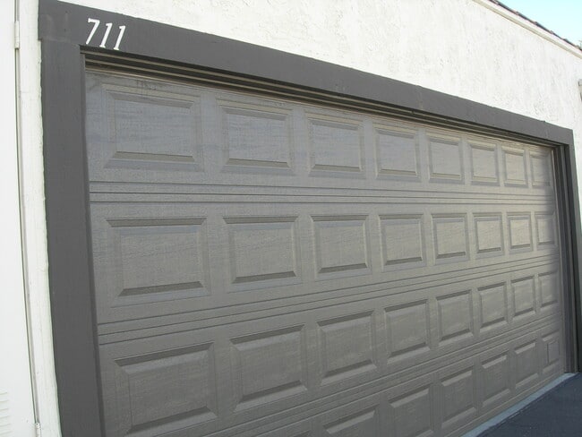 Building Photo - 711 Santa Rosa